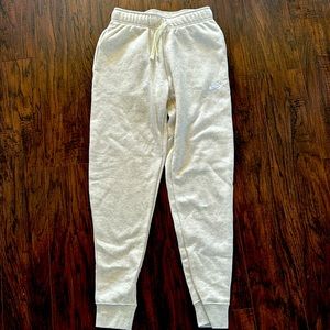 Women’s Nike joggers sweatpants (standard fit)